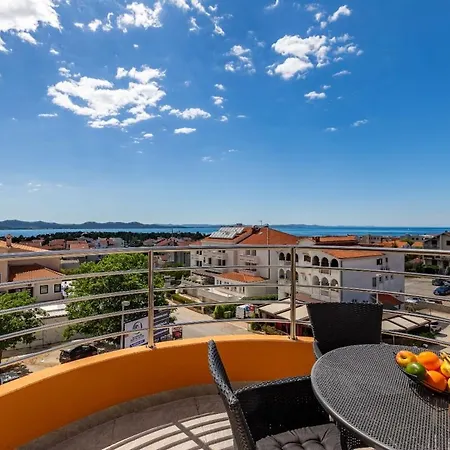 Lola 1 * Zadar